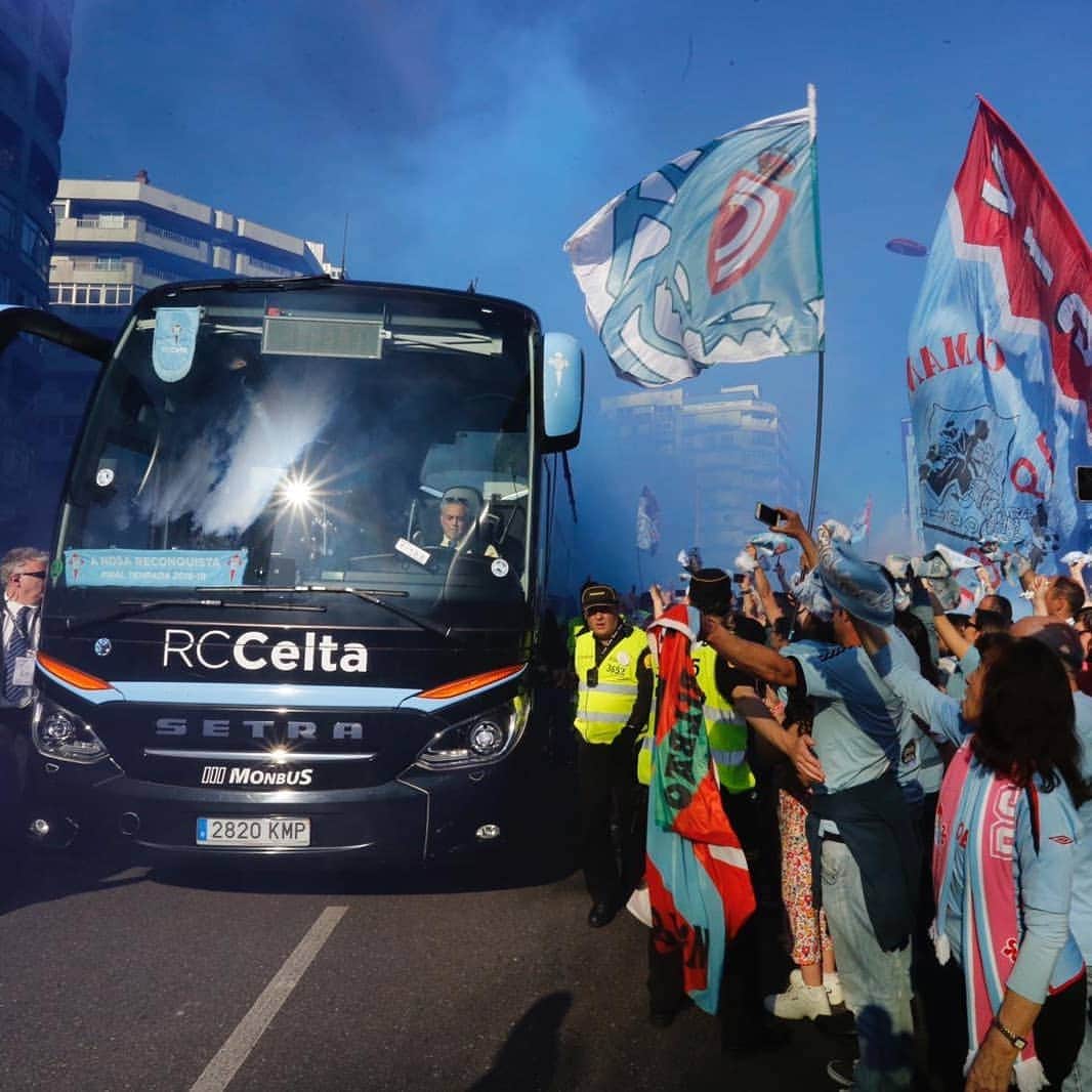 セルタ・デ・ビーゴさんのインスタグラム写真 - (セルタ・デ・ビーゴInstagram)「🔥 XUNTOS SOMOS CELTA 💙 . . #CeltaBarça #ANosaReconquista」5月5日 2時25分 - rccelta