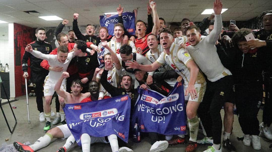 ジェイク・ヘスケスさんのインスタグラム写真 - (ジェイク・ヘスケスInstagram)「WE ARE GOING UP!!! @mkdonsfc 🍾🍾」5月5日 2時55分 - jakehesketh