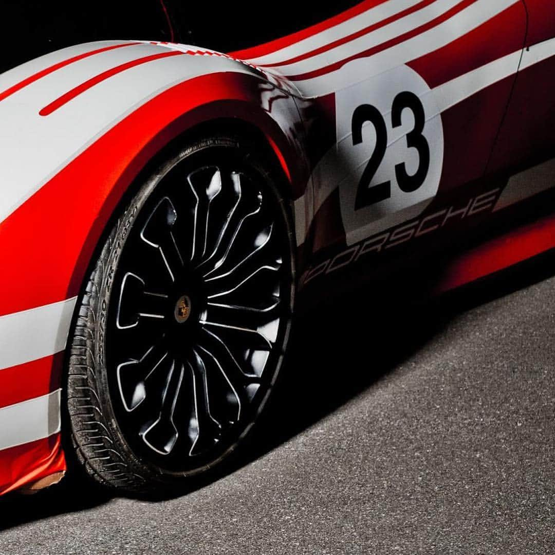 HYPEBEASTさんのインスタグラム写真 - (HYPEBEASTInstagram)「#hypelife: @porsche provides a closer look at its one-off Porsche 917 concept car, built as a tribute to the the first 917 to win Le Mans in 1970. Photos: Porsche」5月5日 2時53分 - hypebeast