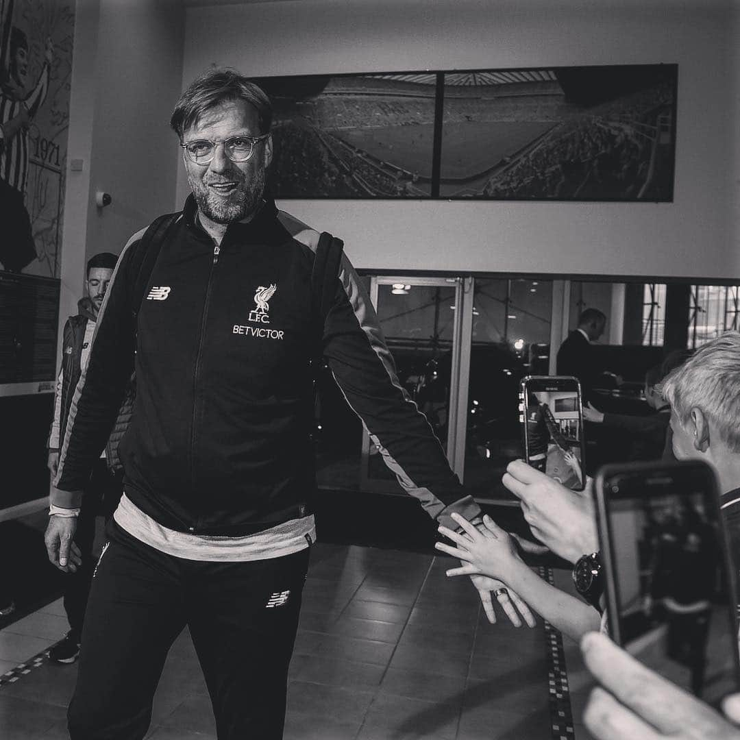 リヴァプールFCさんのインスタグラム写真 - (リヴァプールFCInstagram)「The boss in the house 👊👊 #LFC #LiverpoolFC #JürgenKlopp #PL #PremierLeague」5月5日 2時58分 - liverpoolfc