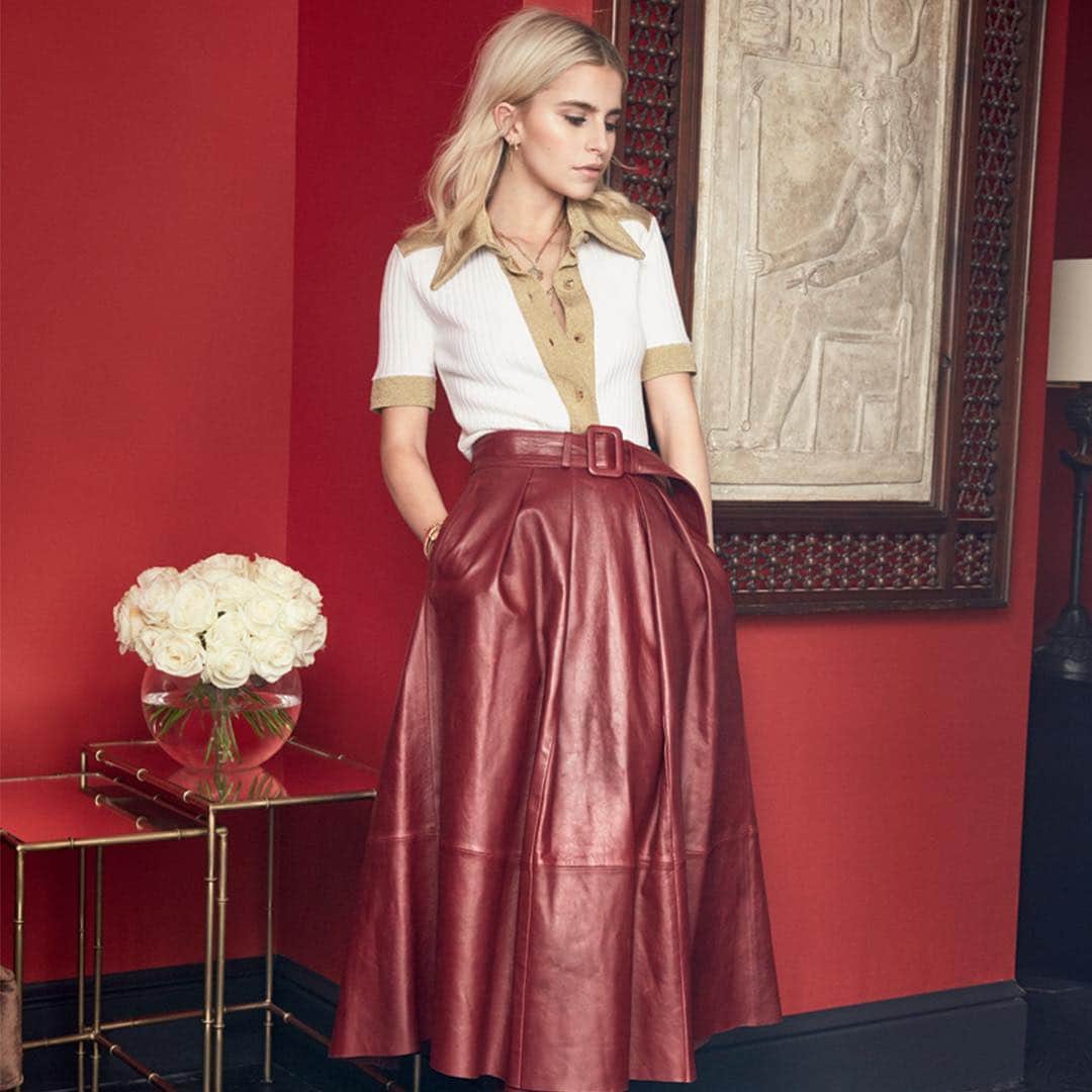 のインスタグラム：「Redefining power dressing: @carodaur wears the #TommyXZendaya Collection as seen in @elleromania‘s editorial. 🌟 Tap to shop the look」
