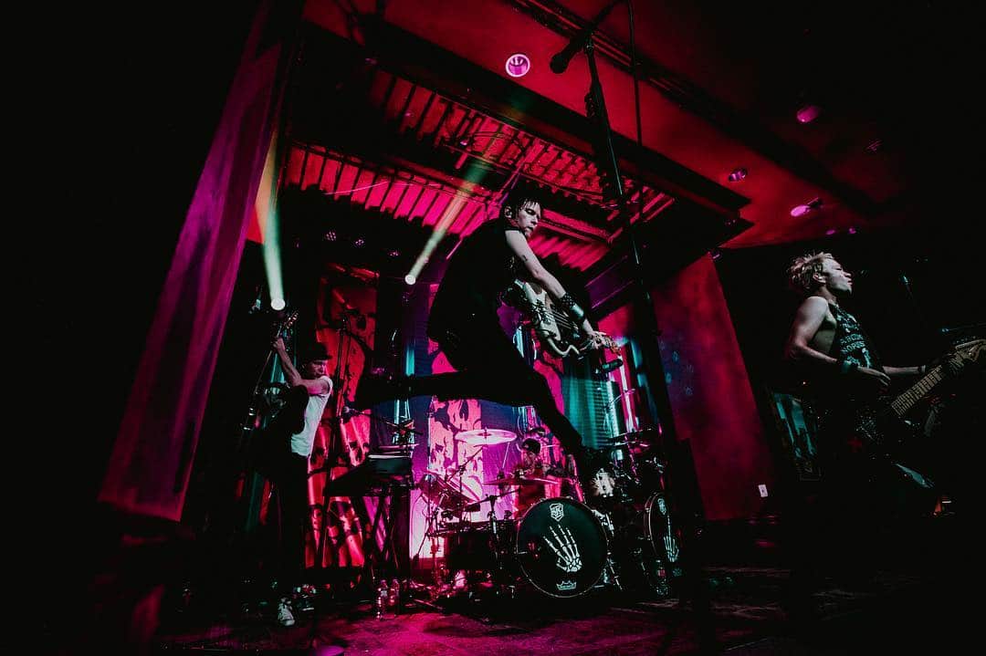 Sum 41さんのインスタグラム写真 - (Sum 41Instagram)「Can't wait to get up close & personal with you tonight #Orlando! [link in Story] #NoPersonalSpaceTour @abbeyorlando」5月5日 3時18分 - sum41