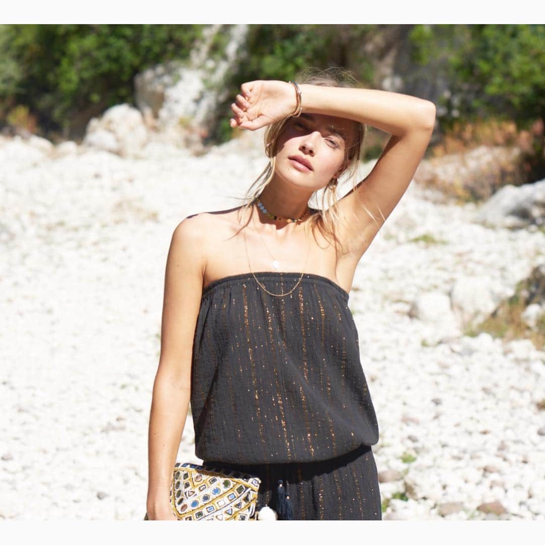 スターメラのインスタグラム：「We are passionate about creating effortlessly elegant, sun-ready apparel and accessories #starmelauk ⭐️LINDA JUMPSUIT ⭐️IZNA MIRROR CLUTCH」