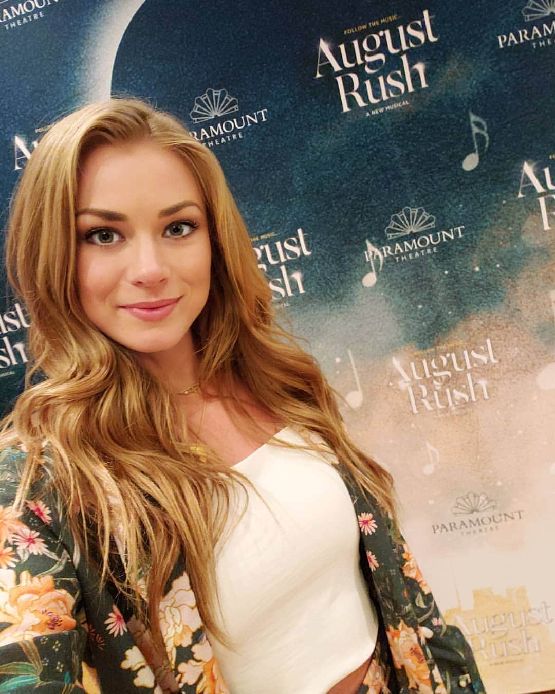 Nikki Leighさんのインスタグラム写真 - (Nikki LeighInstagram)「Was invited to the musical #AugustRush  premiere! Excited to see it go to #broadway soon🎭 Every actor on stage played at least 2-3 instruments, sang, acted and had choreography! 👏👏👏 #theatre #musical #augustrushmusical #actor #actorlife #support #supportthearts」5月5日 3時34分 - missnikkileigh