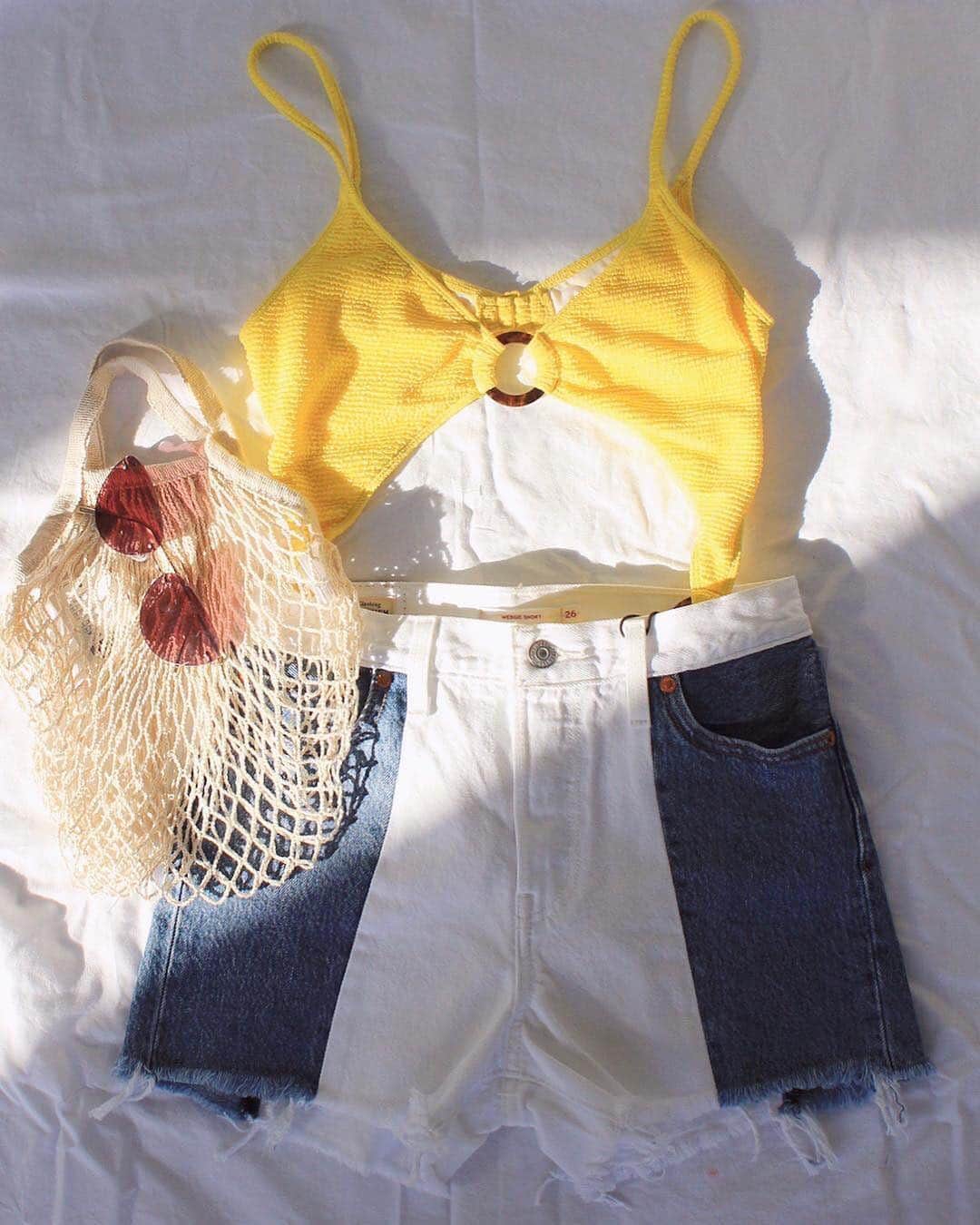 Urban Outfittersさんのインスタグラム写真 - (Urban OutfittersInstagram)「Planning beach day outfits is serious business. #UOonYou @UO_OC」5月5日 3時54分 - urbanoutfitters