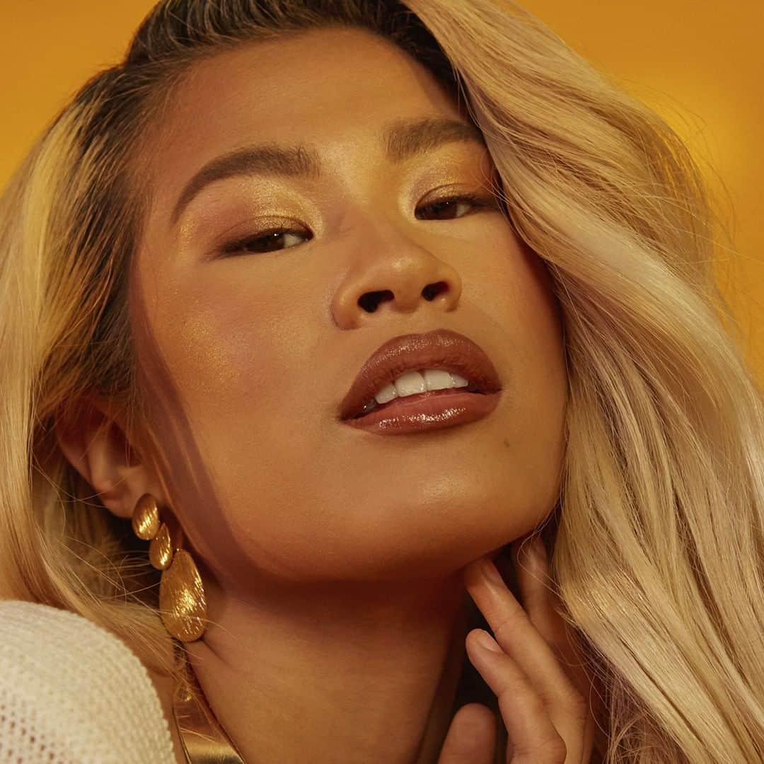 NYX Cosmeticsさんのインスタグラム写真 - (NYX CosmeticsInstagram)「@justinemaebiticon transforms herself into a bronzed goddess with our NEW California Beamin’ Face & Body Bronzer in ‘The Golden One’ ($13) ☀🔥 || #nyxcosmetics #nyxprofessionalmakeup #crueltyfreebeauty #veganformula」5月5日 3時59分 - nyxcosmetics