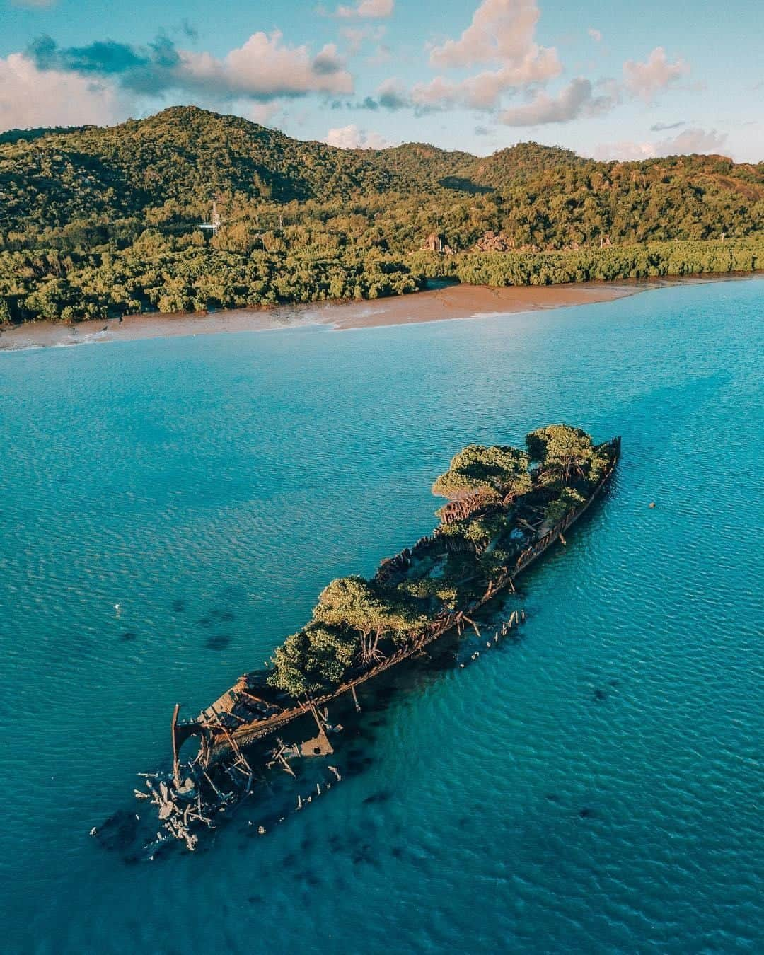 Australiaさんのインスタグラム写真 - (AustraliaInstagram)「The #shipwreck of #SSCityofAdelaide is simply stunning from every angle. 🛳️ According to @jaxonfoale: “@thisismagneticisland has been nothing short of an island paradise,” and we’re absolute with him on that! This Insta-worthy spot in @queensland is a short ferry ride from @townsvillenorthqueensland, and once you’ve arrived, @aquascenecharters_ runs guided tours here.  The ‘sunset and shipwreck tour’ will fill you in on all the interesting tales and history of the shipwreck along the way, and finishes with refreshments as the sun goes down. A rather lovely way to spend the afternoon, if you ask us! 🥂  #seeaustralia #thisisqueensland #townsvilleshines #explore #travel」5月5日 4時00分 - australia