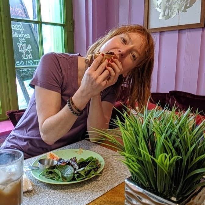 アリシア・ウィットさんのインスタグラム写真 - (アリシア・ウィットInstagram)「what a delicious and nourishing start to our day in #albany - thank you sharon and @healthy_on_lark for all the vegan deliciousness!! so excited to play @wamcradio #WAMC #thelinda tonight. there are still tickets available at the door, friends!! i hope you’ll come on out for my first ever visit to your city. we go on at 8- VIP Meet & Greet at 6:30. see you there! 💜 #healthyonlark #vegan #veganreuben」5月5日 4時15分 - aliciawitty