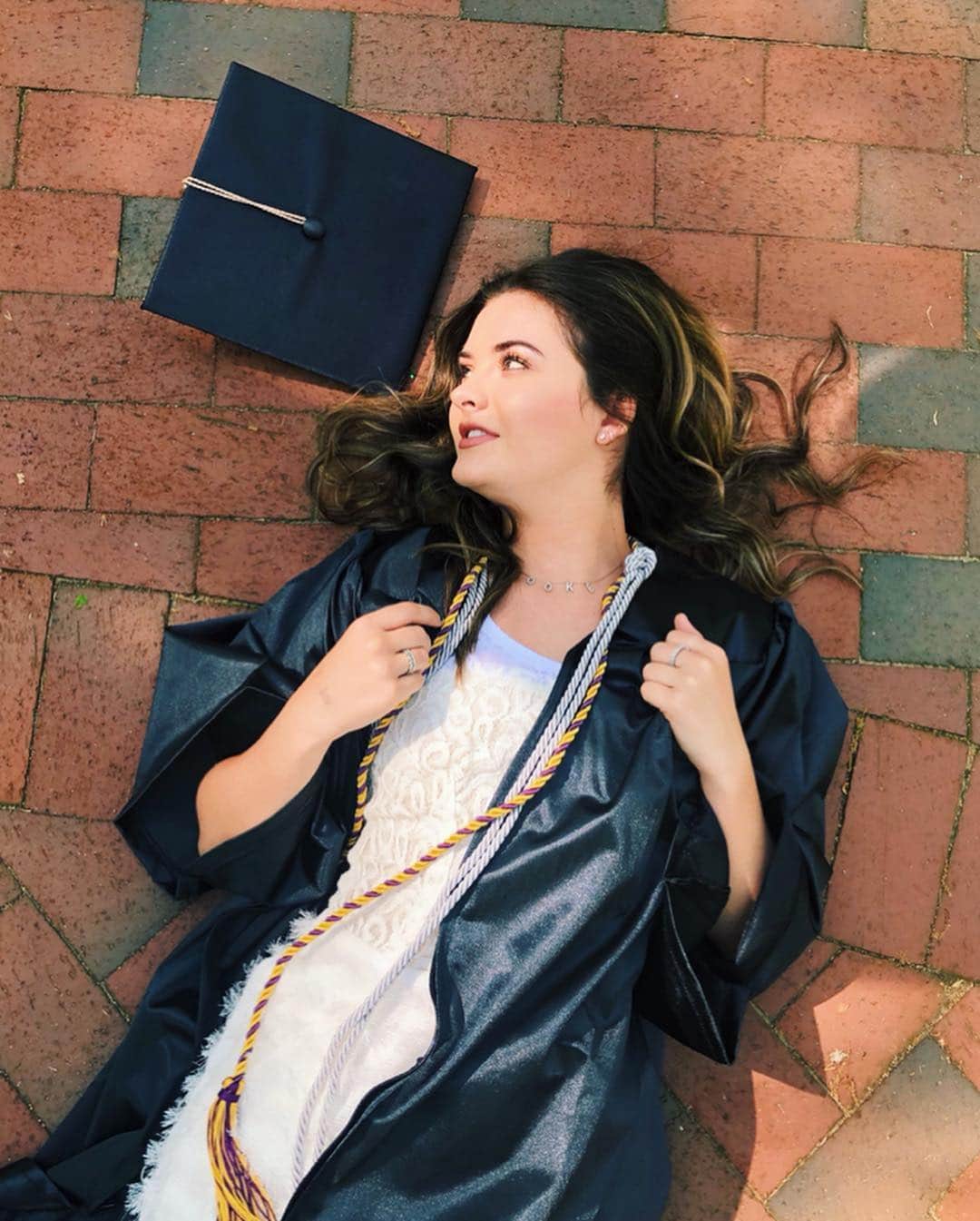 Brooke Marie Hylandさんのインスタグラム写真 - (Brooke Marie HylandInstagram)「3 years, 2 degrees, & INFINITE memories. Thank you Athens for the best chapter yet; giving me not only the BEST of times, but the BEST of friends. Doing life on these bricks is something I don’t want to ever stop doing, but cheers to us & to what’s next💞🎓」5月5日 4時26分 - brookehyland