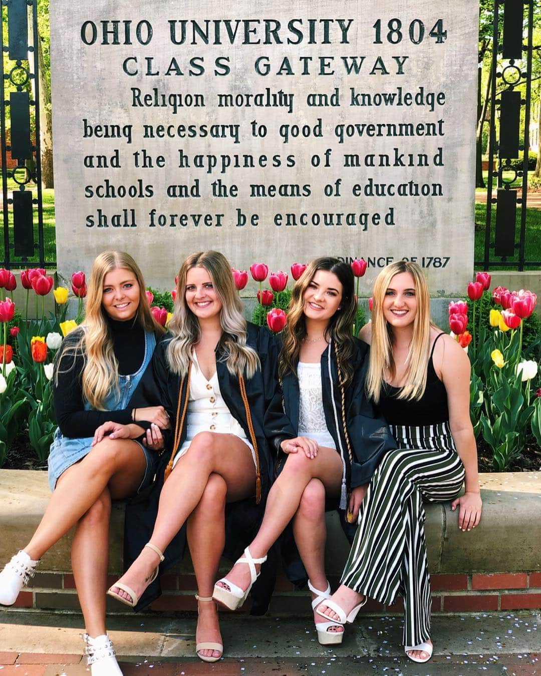 Brooke Marie Hylandさんのインスタグラム写真 - (Brooke Marie HylandInstagram)「3 years, 2 degrees, & INFINITE memories. Thank you Athens for the best chapter yet; giving me not only the BEST of times, but the BEST of friends. Doing life on these bricks is something I don’t want to ever stop doing, but cheers to us & to what’s next💞🎓」5月5日 4時26分 - brookehyland