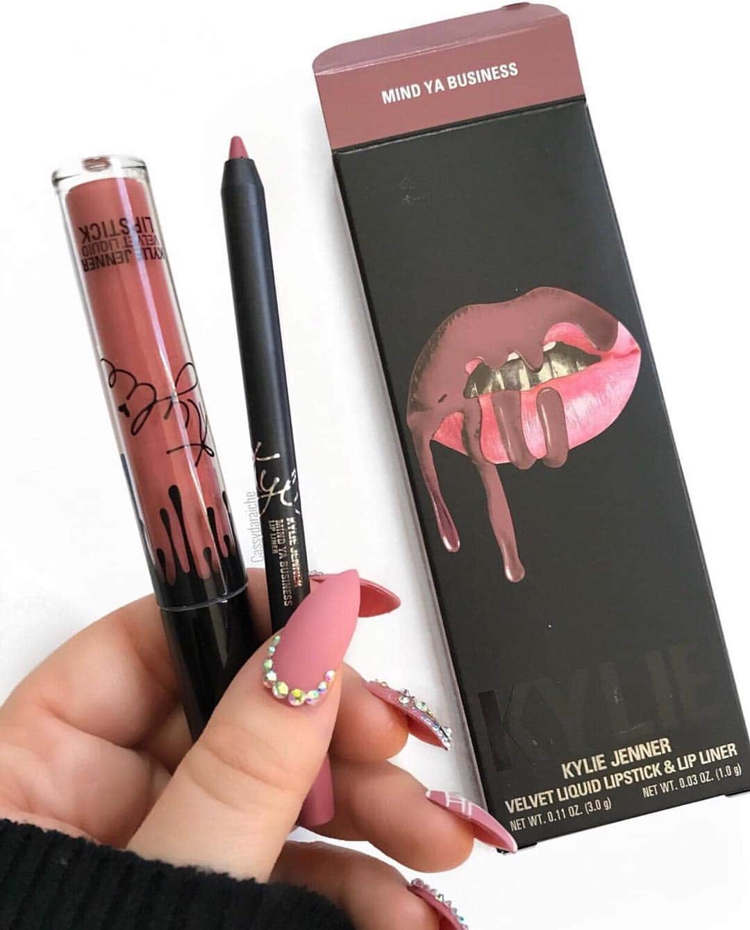 Kylie Cosmeticsさんのインスタグラム写真 - (Kylie CosmeticsInstagram)「Mind Ya Business lip kit 🤩 buy one get one FREE sale ends tomorrow at 11.59pm pst! Only on KylieCosmetics.com ✨ pic by @cassydaraiche」5月5日 4時50分 - kyliecosmetics