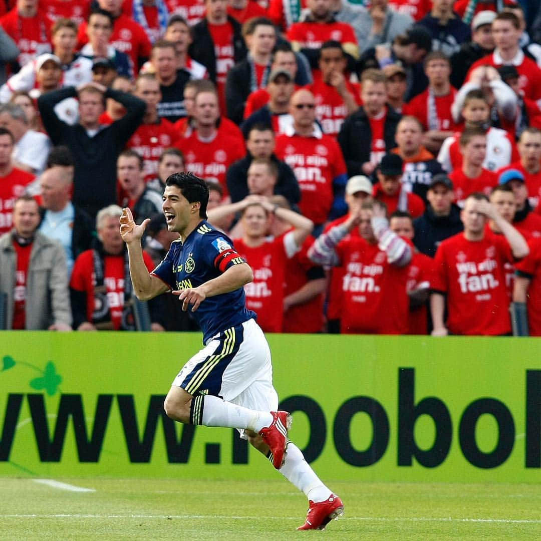 アヤックス・アムステルダムさんのインスタグラム写真 - (アヤックス・アムステルダムInstagram)「Take a boooowww, @LuisSuarez9!🇺🇾 Love this Cup Final goal! ⏩ 🚀 #wilaja」5月5日 4時46分 - afcajax