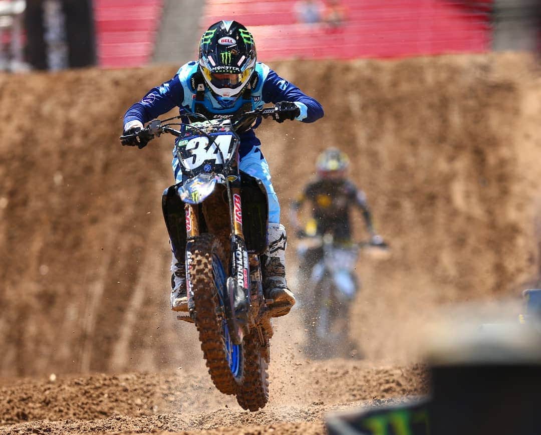 Racer X Onlineさんのインスタグラム写真 - (Racer X OnlineInstagram)「Free practice is complete in Vegas and, to absolutely no one's surprise, it's hot and dry out here. Swipe to see a few shots of the action.  #DropTheGate  #SupercrossLIVE  #Supercross 📸@kardyphoto」5月5日 4時54分 - racerxonline