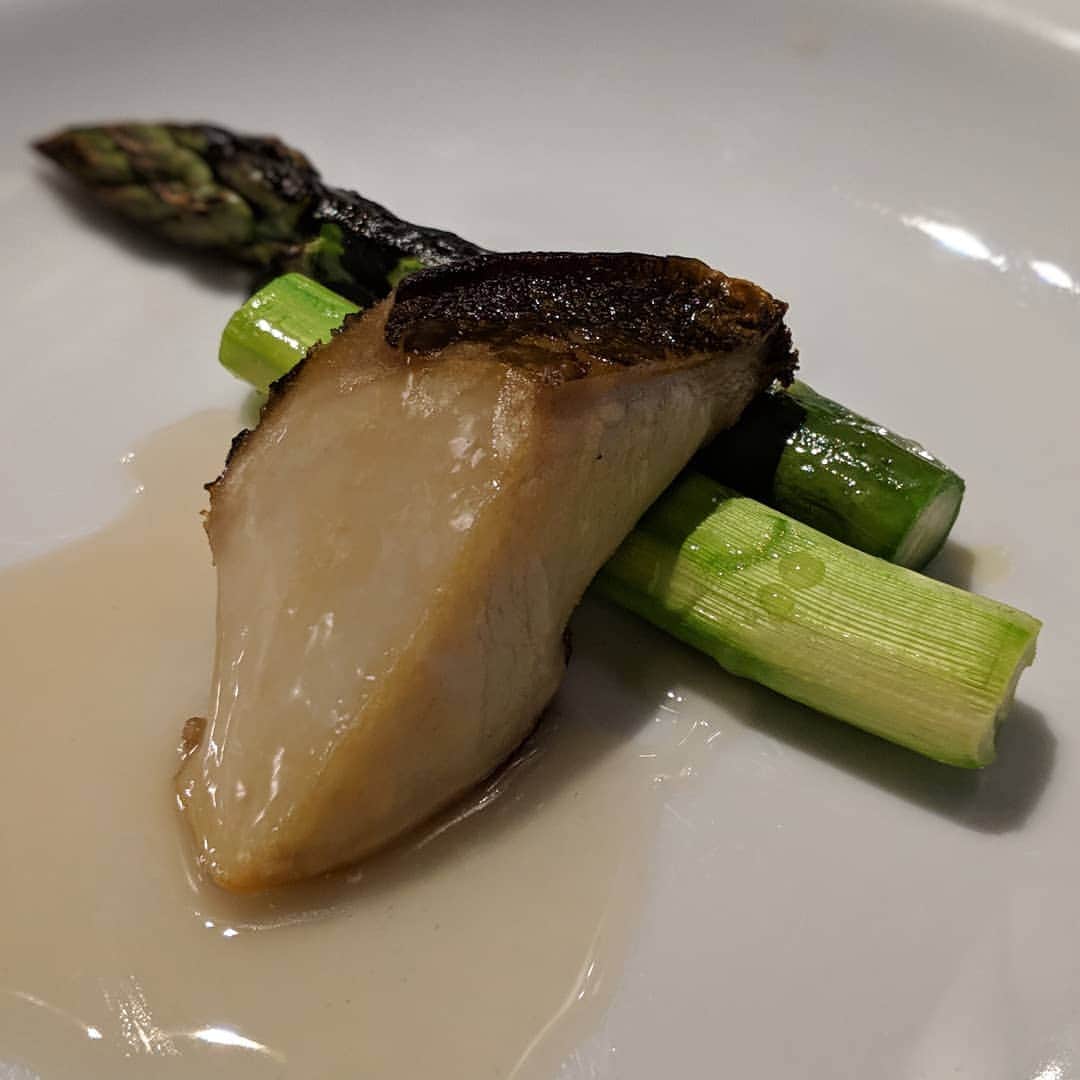 のインスタグラム：「#鮑 #アワビ #abalone #広尾 #広尾グルメ #tokyo #東京 #もりたま飯 #foodie #foodgasm #foodphotography #foodstagram #美食 #delicious #tasty #instafood #グルメ #food #yummy #foodporn #デリスタグラマー #グルメな人と繋がりたい #フレンチ好きな人と繋がりたい」