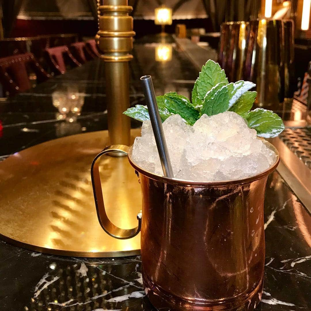 The Venetian Las Vegasさんのインスタグラム写真 - (The Venetian Las VegasInstagram)「#DidYouKnow Every year at The #KentuckyDerby, thirsty fans eagerly consume 120,000 mint julep cocktails as they cheer on their favorite horses at “America’s Greatest Race.” Join in the fun at Electra Cocktail Club or The Dorsey Las Vegas today. 🐴」5月5日 5時02分 - venetianvegas