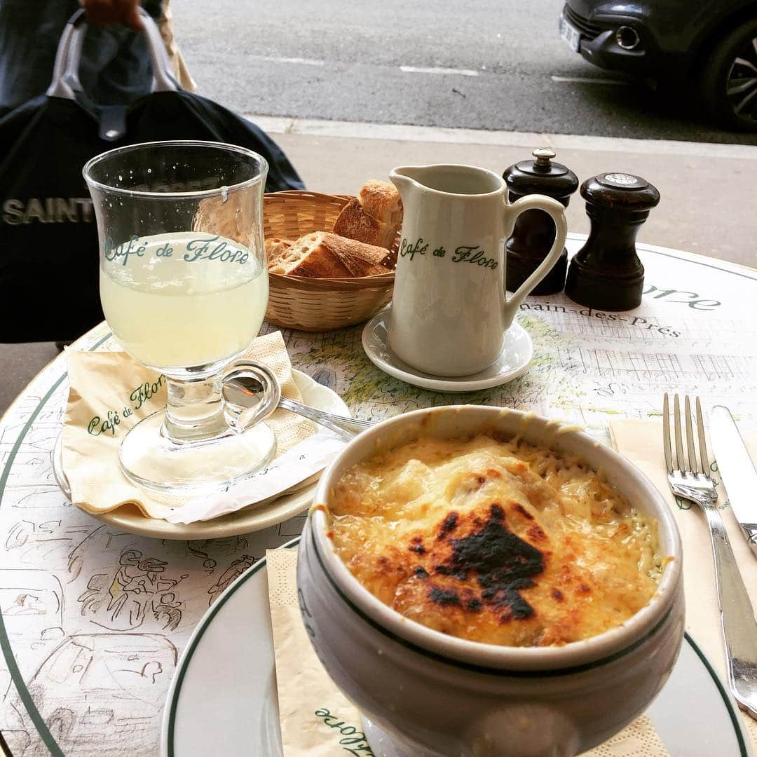 大森美希さんのインスタグラム写真 - (大森美希Instagram)「#saturday #afternoon #brunch #frenchonionsoup #teatime #citronpresse #saintgermaindespres #paris #parislife #samedi #apresmidi #cafe #the #lavieaparis #週末 #土曜日 #ブランチ #サンジェルマンデプレ #フレンチオニオンスープ #パリ #パリ生活 #海外生活 #海外で働く」5月5日 5時09分 - mikiomori_