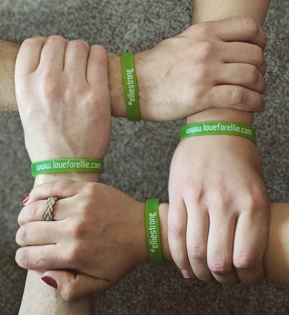 ジョーダン・モエラーのインスタグラム：「Honored to dedicate this year's show to #elliestrong. We will be selling these bracelets for $2 to raise funds for her family to help with medical bills. See you tonight!  #osat2019 #elliestrong」