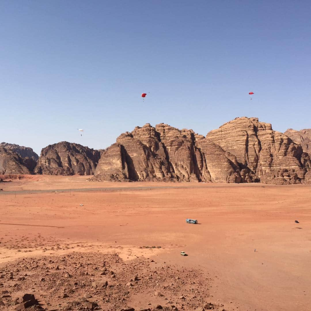 ジュリアン・ワームさんのインスタグラム写真 - (ジュリアン・ワームInstagram)「Last week I had the chance to explore some of the very new climbing of Saudi-Arabia. A couple of weeks ago, when I was still busy studying (😜), I got invited to join an event at Neom, a new city in Saudi-Arabia.  Now back home in Germany I feel very grateful for this opportunity of travelling to Saudi-Arabia, getting to know so many wonderful new people and exploring a country through climbing. 🙏 @neil.gresham @abeerzailai @readmacadam @ruscior_alex @piergiorgio.lotito @ha3_3an」5月5日 5時24分 - julewurm