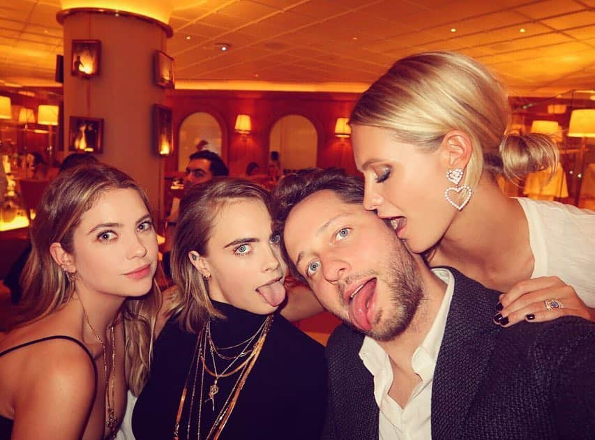 デレク・ブラスバーグさんのインスタグラム写真 - (デレク・ブラスバーグInstagram)「We don’t pop molly / we maul Poppy 👅 HBD @poppydelevingne」5月5日 5時24分 - derekblasberg