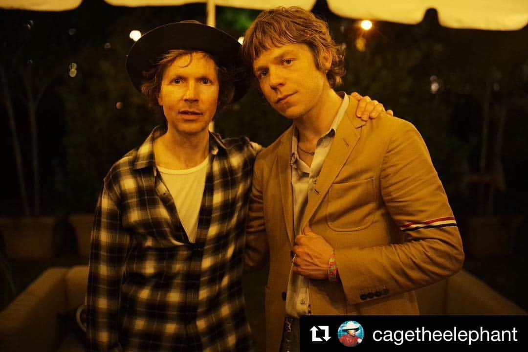 Beckさんのインスタグラム写真 - (BeckInstagram)「Don’t miss these guys tonight at  @shakykneesfest! Looking forward to the #NightRunning Tour. Photo: @dannybones64」5月5日 5時21分 - beck