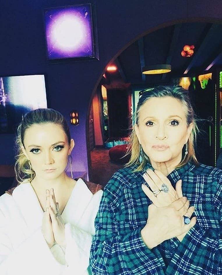 E! Onlineさんのインスタグラム写真 - (E! OnlineInstagram)「In honor of #StarWarsDay, Billie Lourd is paying tribute to her late mom. May the force always be with you, Carrie Fisher. 🌟(📷: @praisethelourd)」5月5日 5時34分 - enews