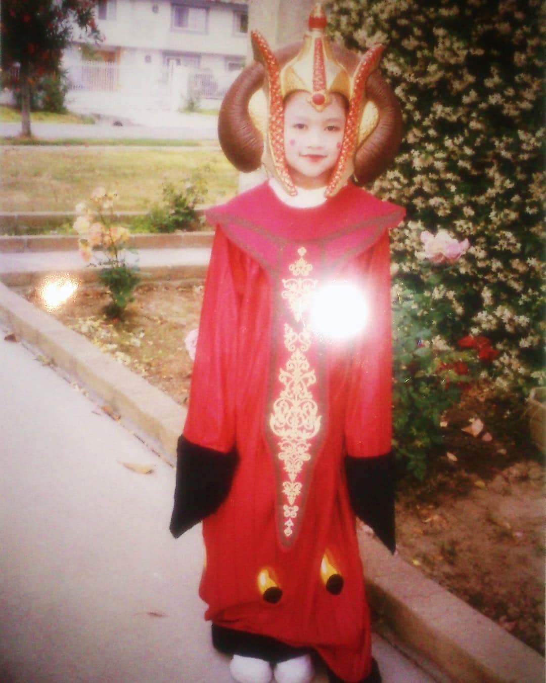 エイミー・ファムのインスタグラム：「when i made my mom sew on extra dress details because the toys r us version just wasn’t accurate enough for me #queenamydala #maythe4thbewithyou」