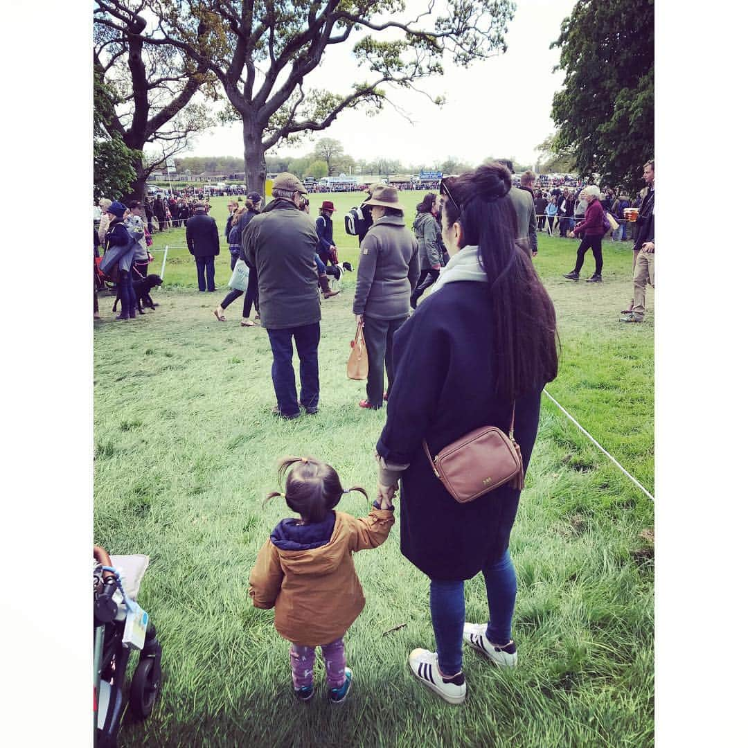 ダイアナ湯川さんのインスタグラム写真 - (ダイアナ湯川Instagram)「Badminton fun 🐴🐎🐴 . . . . . . #badminton2019 #badmintonhorsetrials #daughter #toddler #mygirl #family #love #blessed #happiness #saturday #horses #countrylife」5月5日 5時48分 - diana.yukawa