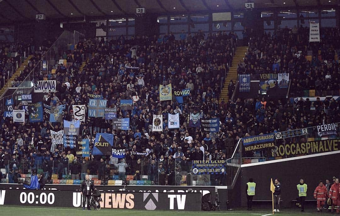 インテルナツィオナーレ・ミラノさんのインスタグラム写真 - (インテルナツィオナーレ・ミラノInstagram)「#INTERFANS IN UDINE 🖤💙📸 #UdineseInter #Inter #ForzaInter #Fans #Love #Passion #Football #SerieA」5月5日 5時52分 - inter