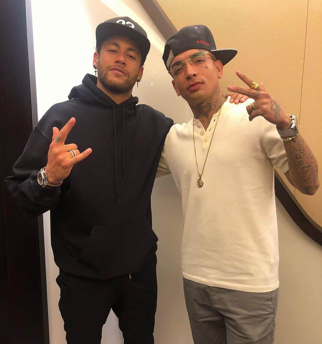 MC Guimêさんのインスタグラム写真 - (MC GuimêInstagram)「Só gratidão meu parceiro ⭐️ @neymarjr.」5月5日 5時53分 - mcguime