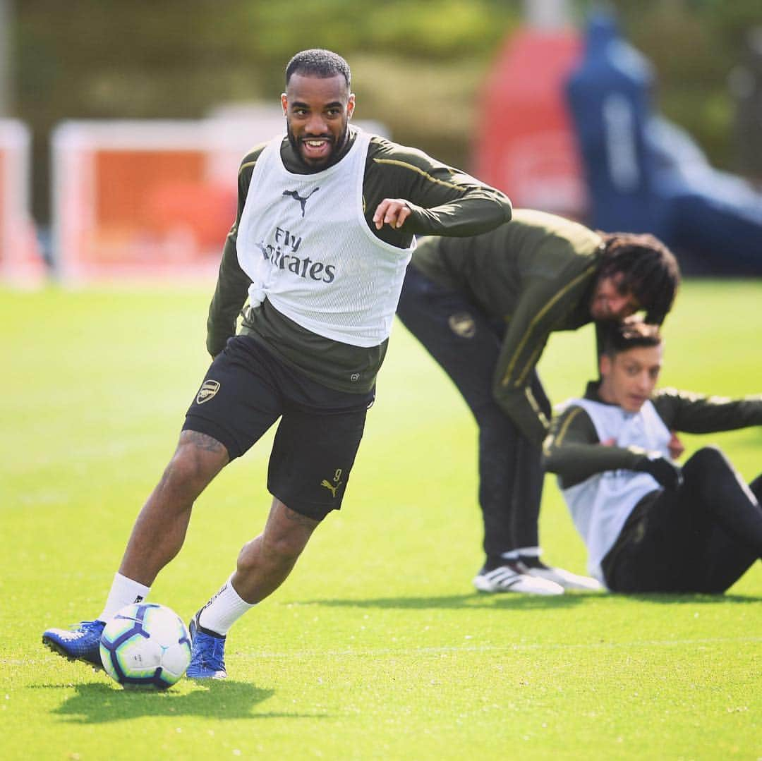 アーセナルFCさんのインスタグラム写真 - (アーセナルFCInstagram)「Ready for the final home game of the season 💪 . Swipe for #training pics . #Arsenal #premierleague #ARSBHA #AFC」5月5日 6時02分 - arsenal