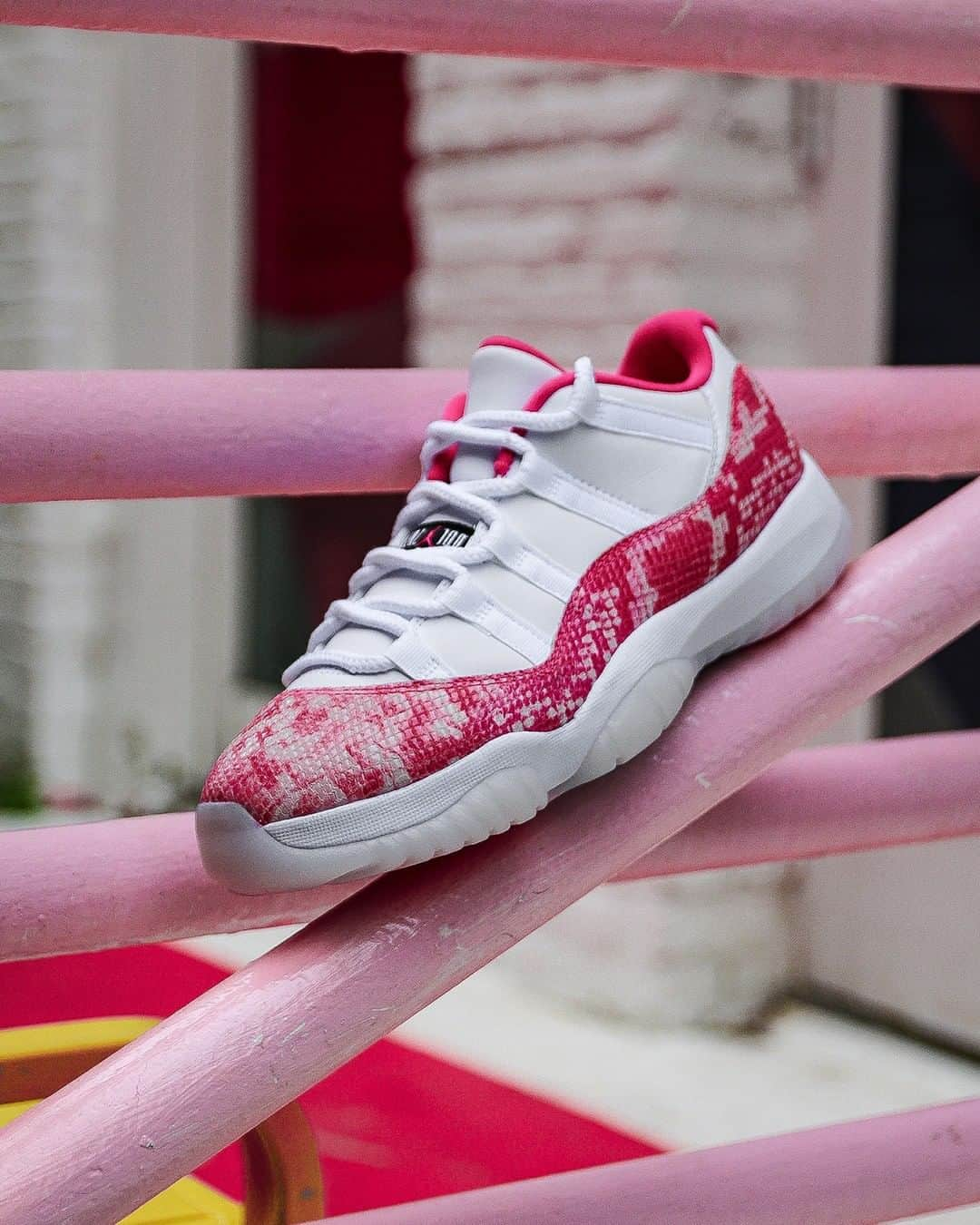 Foot Lockerさんのインスタグラム写真 - (Foot LockerInstagram)「💕🐍 WMNS #Jordan Retro 11 Low Snakeskin 'Pink' Launching 5/7, In-Store and Online」5月5日 6時15分 - footlocker