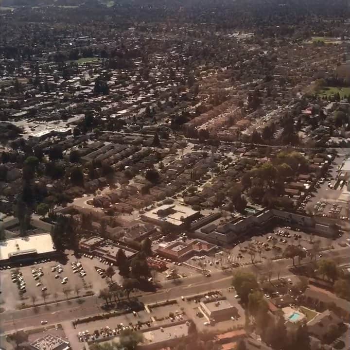 MCハマーのインスタグラム：「Part 2 (Northern Cali Verse) “California is The Wave” Enjoy your weekend !!! 🌊🌊🌊」