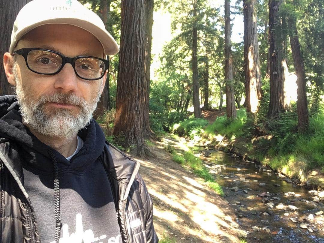 モービーさんのインスタグラム写真 - (モービーInstagram)「Hi from Berkeley. I’m doing a book event(interview, q&a, acoustic songs)at 4:30, but got here early and decided to hang out with trees cos I’m an old hippie.」5月5日 6時23分 - moby