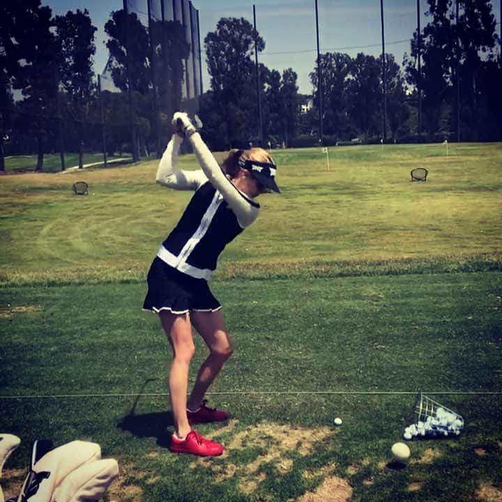 アンナ・ローソンのインスタグラム：「@PXG 0211 6 iron 🖤➕ @pxgapparel 🖤 available online and in Chicago and scottsdale stores!」
