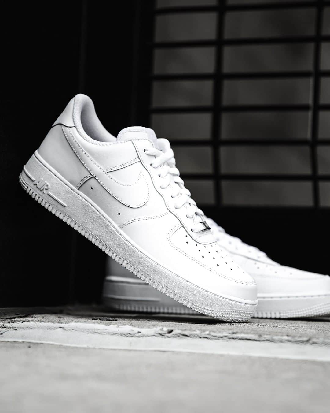 Foot Lockerさんのインスタグラム写真 - (Foot LockerInstagram)「What do they call these where you're from?  #Nike Air Force One Low 'White' Available Now, In-Store and Online」5月5日 6時31分 - footlocker