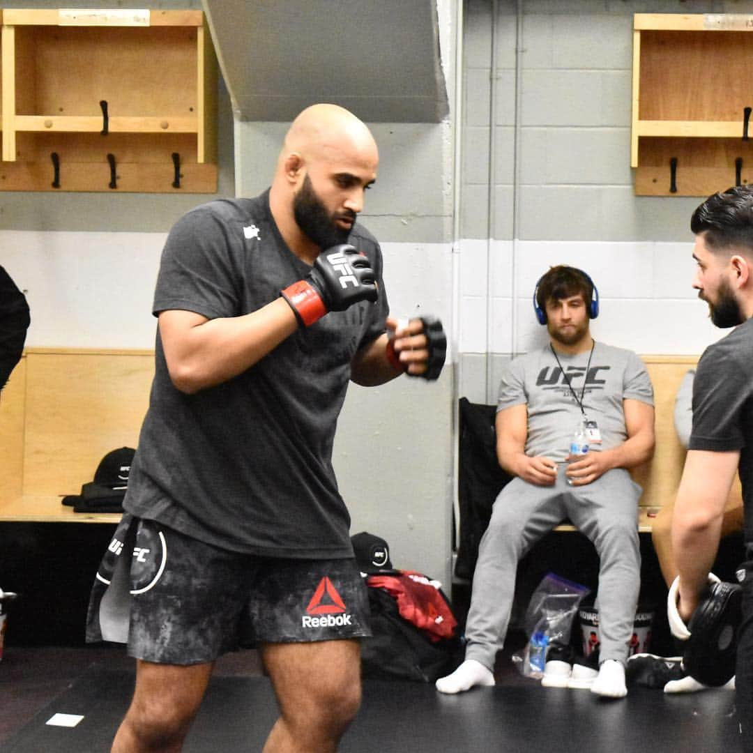 UFCさんのインスタグラム写真 - (UFCInstagram)「🇮🇳@TheOneArjanSinghBhullar is ready to make the walk next! #UFCOttawa」5月5日 6時33分 - ufc