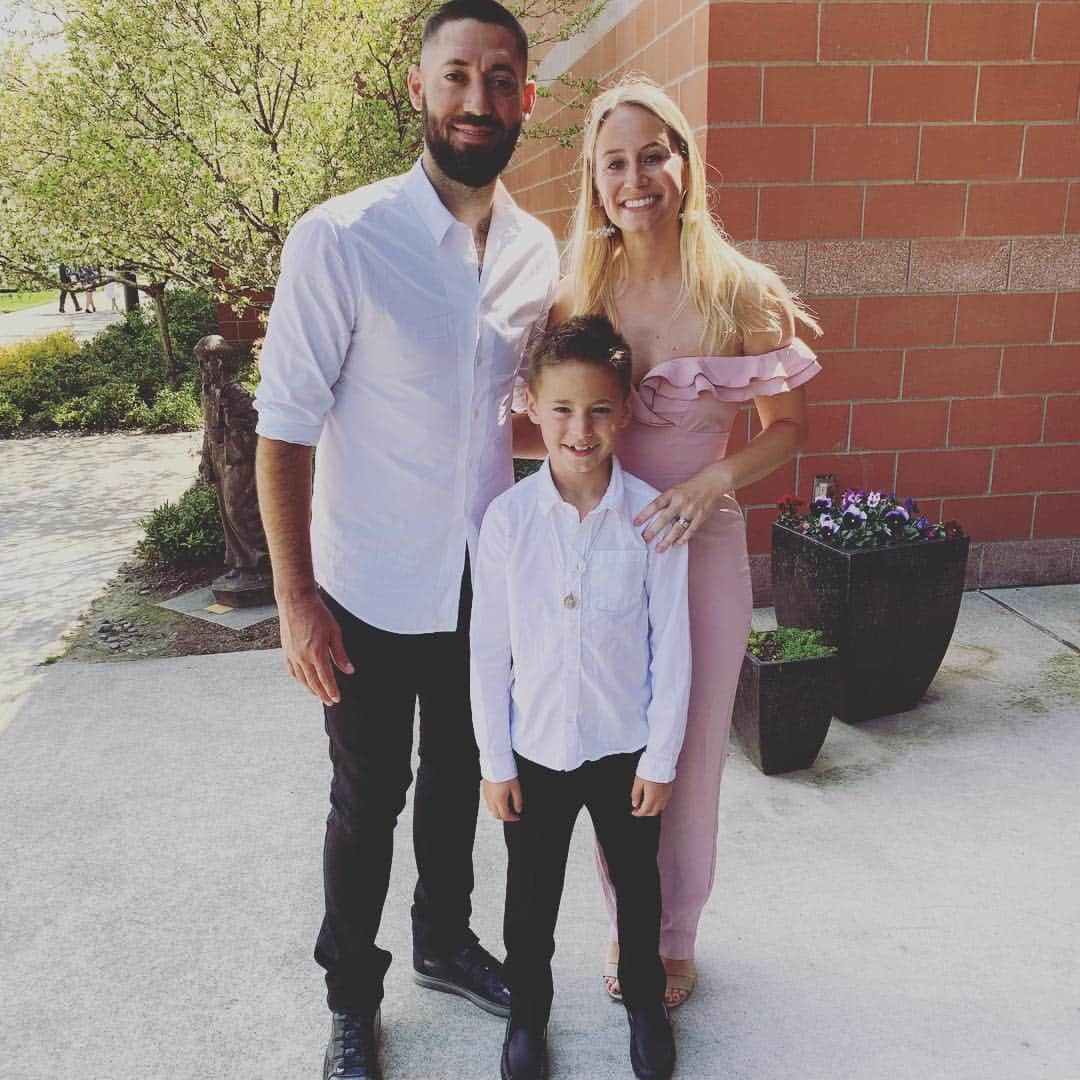 クリント・デンプシーさんのインスタグラム写真 - (クリント・デンプシーInstagram)「Little man growing up. #firstcommunion #2chains」5月5日 6時39分 - clint_dempsey