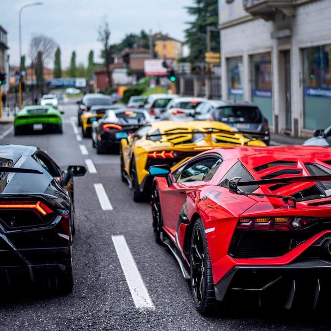 Dirk A. Productionsさんのインスタグラム写真 - (Dirk A. ProductionsInstagram)「From this traffic jam, I’d choose the yellow Lamborghini Aventador SVJ! 🔥😍 What about you? #Lamborghini #Aventador #SVJ #Huracan #Performante #McLaren #570s #AventadorSVJ #Wow #Pic @lmpicture」5月5日 6時40分 - supercarfocusdotcom