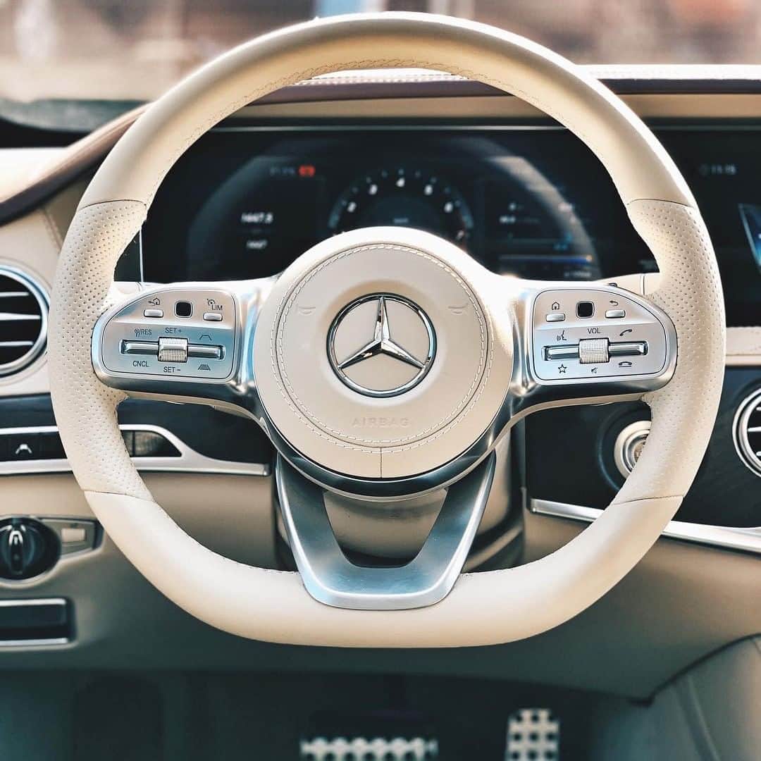 メルセデス・ベンツさんのインスタグラム写真 - (メルセデス・ベンツInstagram)「True dream car. 🌟 Photo by @santanya. . #MercedesBenz #SClass #⭐ #mbfanphoto #automotivedesign #interiordesign #abeauty #saturdayvibe #mbcar」5月5日 6時55分 - mercedesbenz