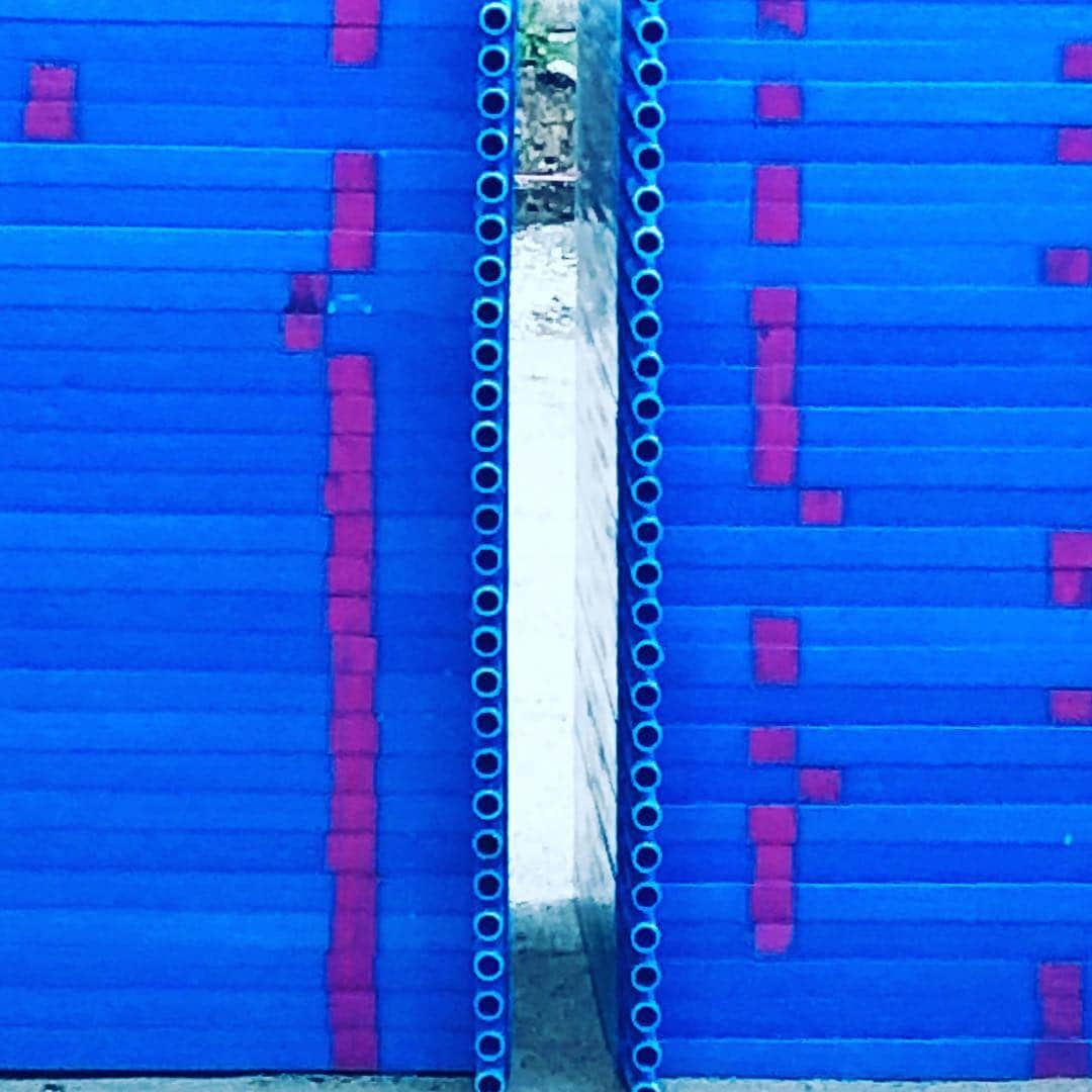 中野敬久さんのインスタグラム写真 - (中野敬久Instagram)「#テトリス #っぽい #ちがうか #tetris #blue #red #construction_site #gap」5月5日 6時59分 - hirohisanakano