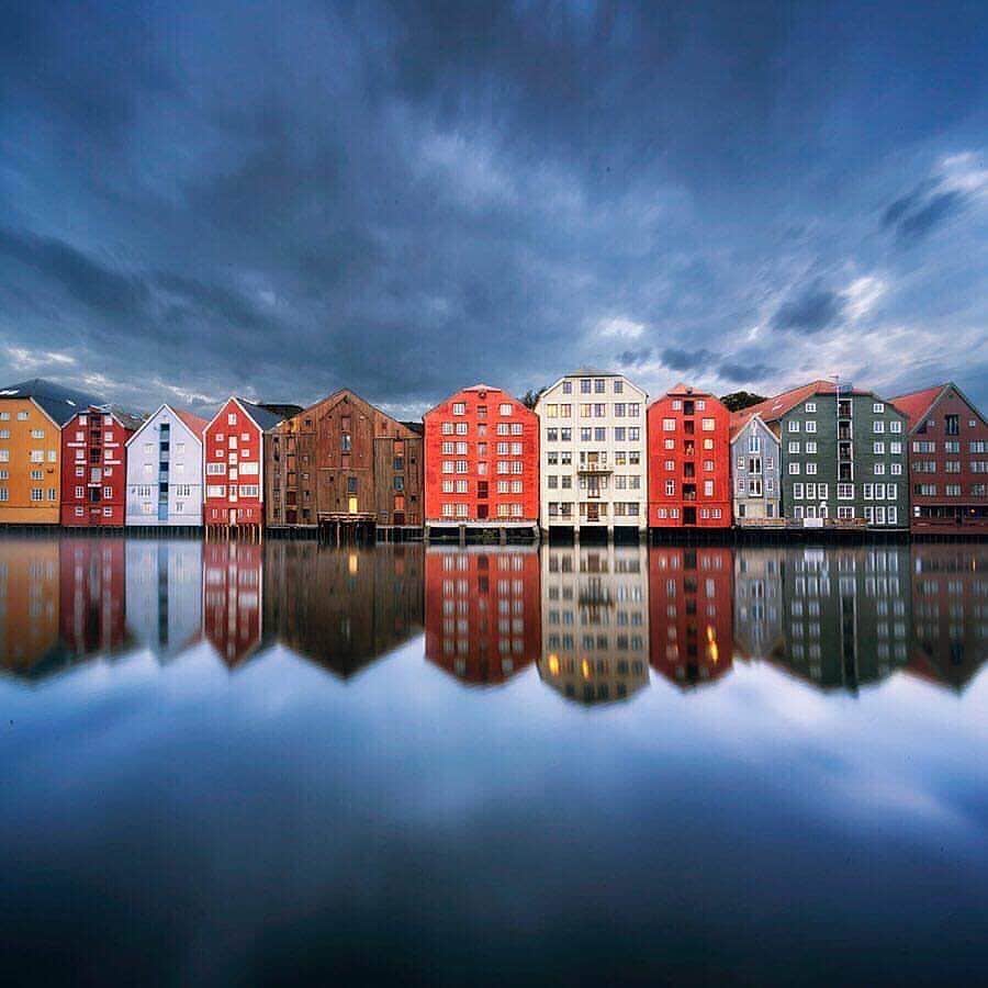 Canon Photographyさんのインスタグラム写真 - (Canon PhotographyInstagram)「Wonderful houses in Trondheim captured at 2:30am in the morning!  Photography | @j.a.y_daley  #trondheim #houses #colourful #reflection #reflectiongram #norway #norge #mittnorge」5月5日 7時09分 - cpcollectives
