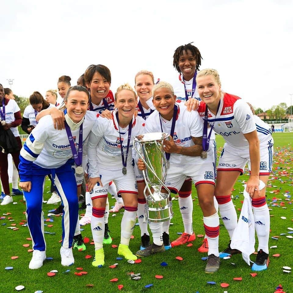 熊谷紗希さんのインスタグラム写真 - (熊谷紗希Instagram)「Championnes de France 🇫🇷🏆 Bravo la team @ol 🔴🔵」5月5日 7時30分 - kumagai1017