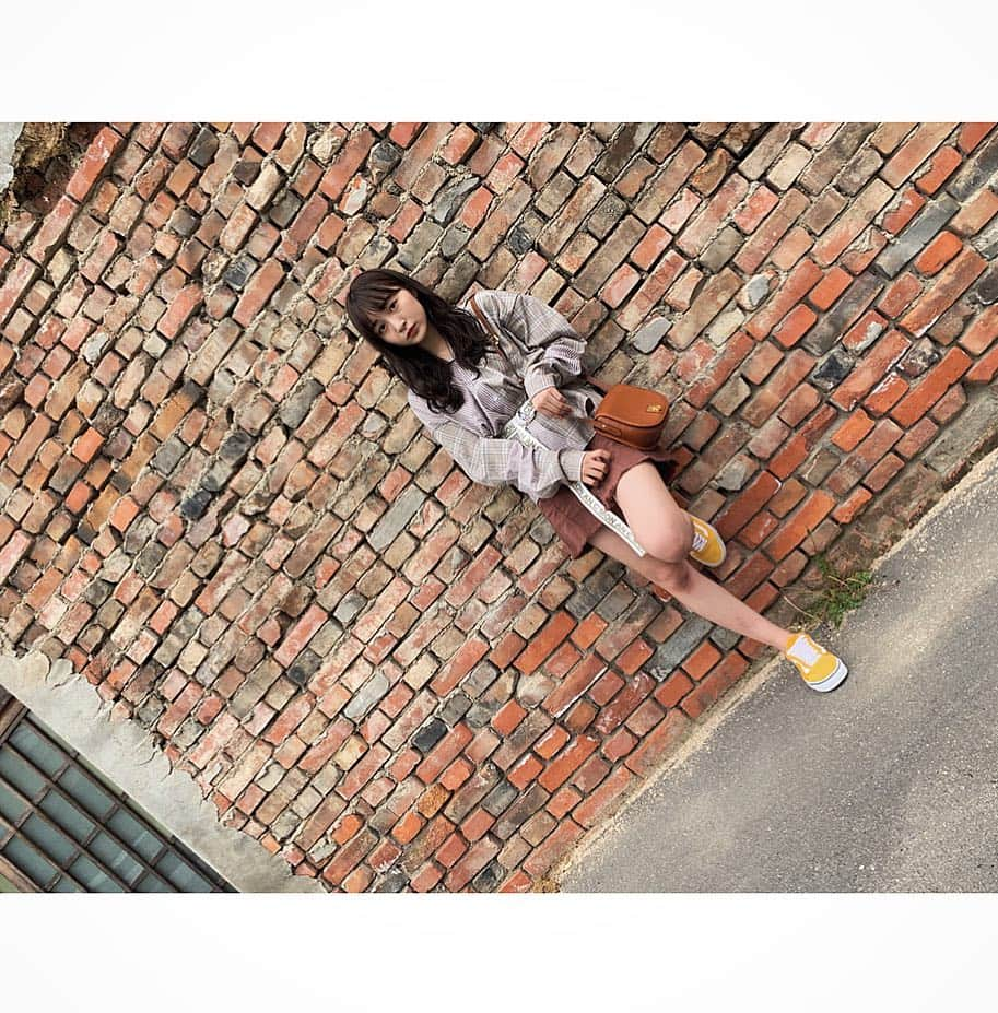 山本彩加さんのインスタグラム写真 - (山本彩加Instagram)「この間の私服❤︎﻿ ﻿ ﻿ ﻿ ﻿ 紹介してほしい！！﻿ って声が多くて嬉しいです(><)♡﻿ ﻿ 長袖なんだけど、今の時期に着やすい素材だし、チェックの感じとかがすごい可愛いからおすすめ❤︎﻿ ﻿ ﻿ ﻿ 韓国のお洋服かわいいよね！！！！﻿ ﻿ ﻿ タグ付けしてるからみてね！！﻿ ﻿ ﻿ ﻿ ﻿ #私服 #やんコーデ #韓国ブランド #韓国ファッション #17kg #チェックシャツ #カバン #CELINE  #スニーカー #スニーカー女子 #vans #プチプラコーデ」5月5日 7時34分 - ayaka48_yanyan