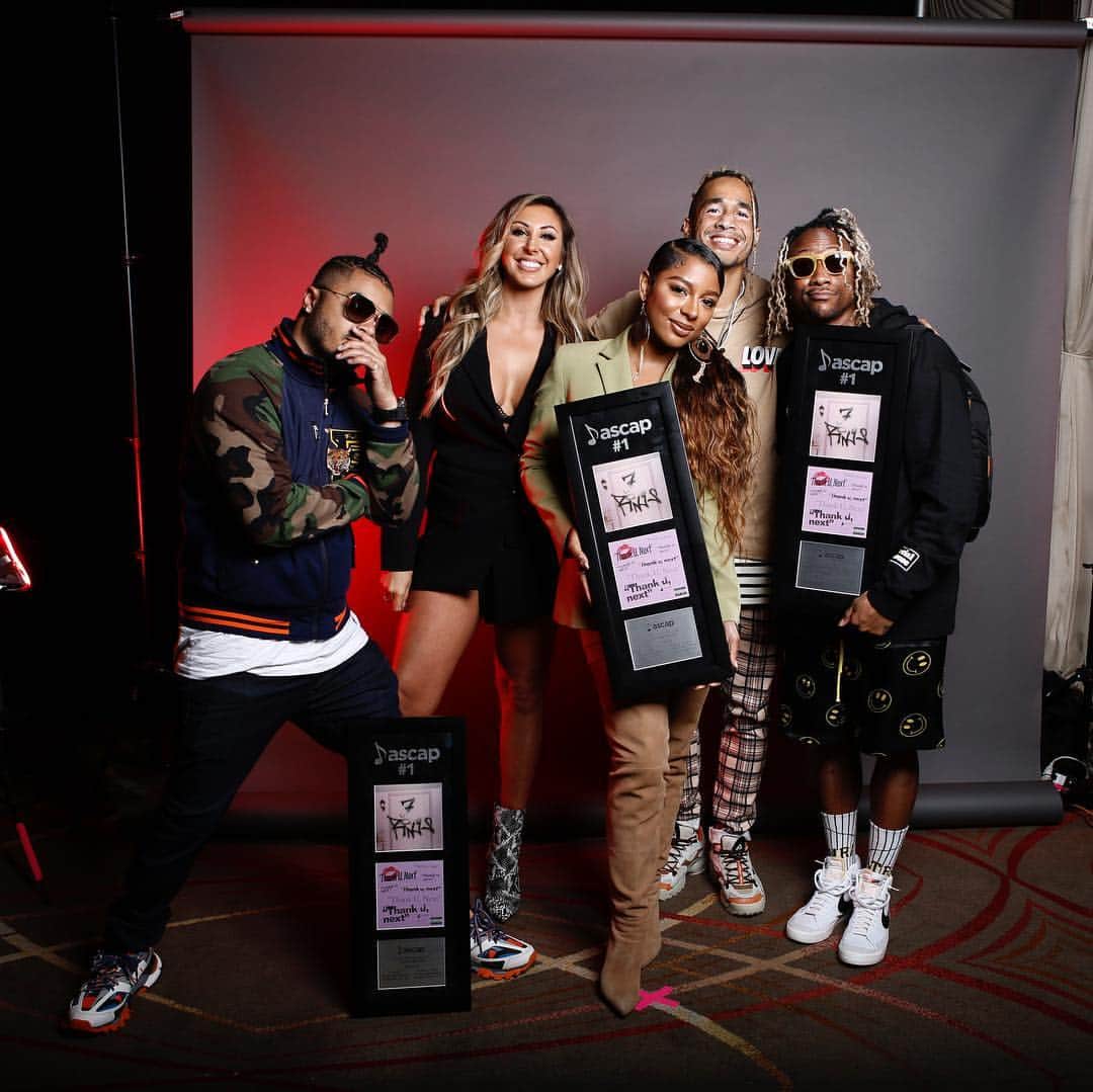 ASCAPさんのインスタグラム写真 - (ASCAPInstagram)「Dream Team 💯 Congrats to @tbhits @victoriamonet & @socialhouse on co-writing #ThankUNext (7 weeks #1 on #Hot100) and #7Rings (8 weeks #1 on #Hot100) #ASCAPEXPO #ArianaGrande」5月5日 7時40分 - ascap