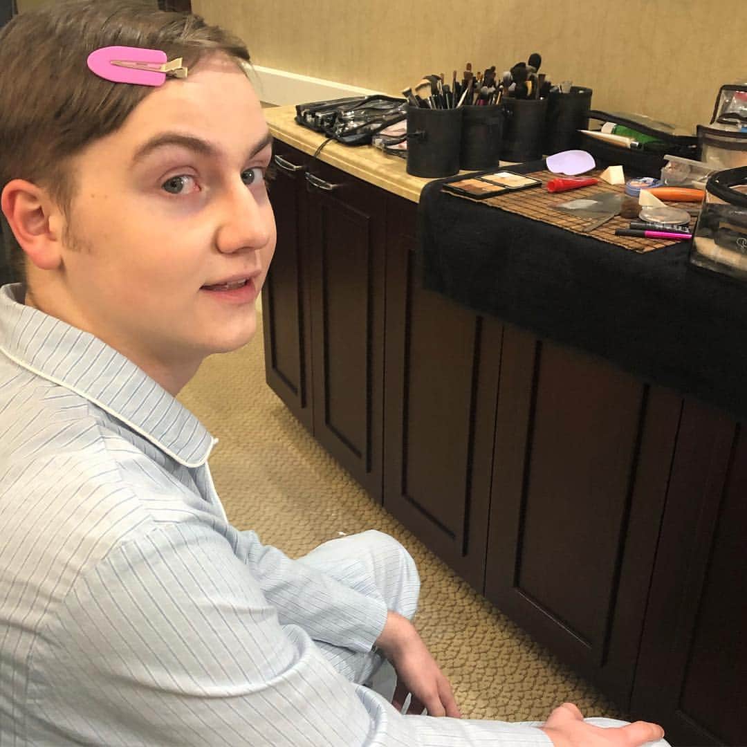 メジャー・ドッドソンのインスタグラム：「Filmed a new scene for #tysonsrun. Can’t wait for it to come out! #rockingthepink #makeupartist」