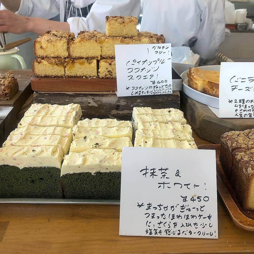 MERYさんのインスタグラム写真 - (MERYInstagram)「. 日・水・金曜日の週3日の東京都の初台にあるお菓子屋『Sunday Bake Shop（サンデーベイクショップ） @sunday_bake_shop 』をご存知ですか？優しい空間で食べるパンケーキに癒されるかも♡朝一のケーキが並ぶ光景は要チェックです♪ . MERYでは他にも「かわいい」に近づくさまざまな情報を発信しています。 @mery.beauty コスメ・美容に特化した情報をお届け♡ @mery_spot 話題のカフェやお出かけスポットをご紹介！ こちらもぜひチェックしてみてください！ . . photo by @_____sa00 @yumekan . #MERY #regram #instagram #cafe #sundaybakeshop #tokyo #tokyocafe #먹스타그램 #카페스타그램 #카페 #냠냠 #焼き菓子 #朝活 #朝活女子部 #都内カフェ #ベーカリー #サンデーベイクショップ #初台 #初台カフェ #新宿カフェ #パンケーキ #ケーキ #おしゃれカフェ #カフェ活 #カフェ #カフェ巡り #カフェ好きな人と繋がりたい #お洒落さんと繋がりたい #MERY女子 #メリー」5月5日 8時00分 - mery.jp
