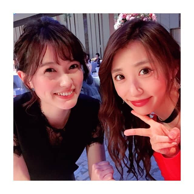 三島ゆかりさんのインスタグラム写真 - (三島ゆかりInstagram)「ゆったんの結婚式パート2💒👰 久しぶりにセクオルメンバーに会えて嬉しかった💖😆 しかもプラチナムプロダクションの社長とプラチナムパスポートの社長と腕組んで写真を撮ってもらえるなんてねww😂 いい記念になりました🙇‍♀️✨ #grandhyatttokyo #tokyo #roppongi #wedding #platinumproduction #platinumpassport #sexyallsisters #セクオル #懐かしい #美脚戦隊スレンダー #爆乳戦隊パイレンジャー #対抗 #ユニット #美脚戦隊スレンダーdx #ものまね #少女時代 #メンバー増員 #林弓束 #結婚おめでとう #キラキラドレス #すごく綺麗だった #三島ゆかり #私も早く結婚したい #切実 #followme」5月5日 8時10分 - apple340