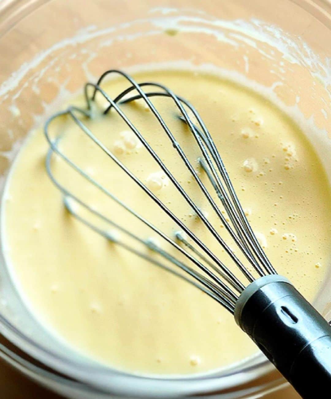 Mizuki【料理ブロガー・簡単レシピ】さんのインスタグラム写真 - (Mizuki【料理ブロガー・簡単レシピ】Instagram)「・ ♡バター不使用♡ 生クリームdeチョコマフィン ・ おはようございます♩ 今朝のブログでは #バター不要 の#チョコマフィン を ご紹介させていただきました(*^^*) バターなしでもしっとり濃厚♡ 焼き立てはチョコがとろけて たまらない美味しさです(*´艸`) #混ぜて焼くだけ で簡単に作れるので 是非お試し下さいね(*^^*) ・ ・  #ブログ更新しました ・ ・  ブログ(レシピ)はホームのリンクよりご覧下さい↓ @mizuki_31cafe 【Mizuki公式ラインブログ】 https://lineblog.me/mizuki_official/ ・ ・ #チョコ#マフィン#お菓子#バター不使用  #Mizuki#簡単#時短#節約#料理#レシピ#フーディーテーブル#ブログ#おうちごはん#おうちカフェ#デリスタグラマー#料理好きな人と繋がりたい#料理ブロガー#おうちごはんlover #foodpic#food#follow#cooking#lin_stagrammer#muffin」5月5日 8時03分 - mizuki_31cafe