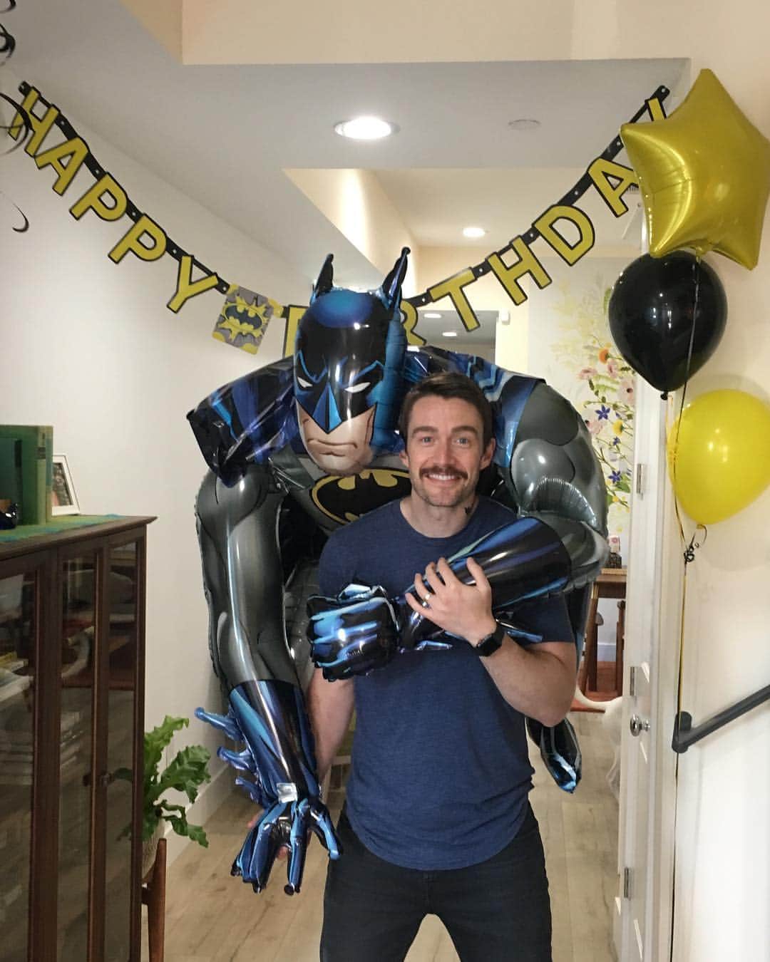 ロバート・バックリーのインスタグラム：「On behalf of myself and life-sized mylar Batman, thank you for all of the nice birthday messages.」