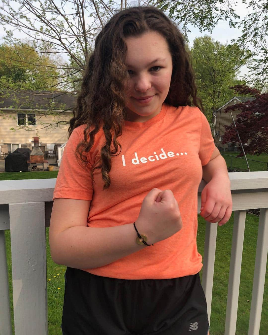 チェルシー・ハンドラーさんのインスタグラム写真 - (チェルシー・ハンドラーInstagram)「This is my niece charley rocking her #idecide T-shirt and backstage last night in nyc. She’s busted into a little woman who wakes up every morning sunny-side up. We don’t know where she came from, or where she gets her sunny disposition, but she’s OURS.」5月5日 8時15分 - chelseahandler